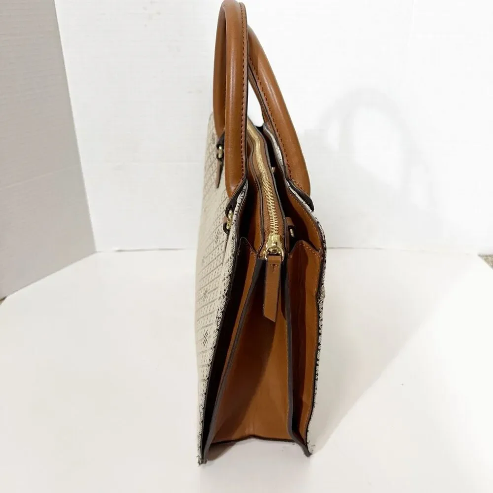 Tommy Hilfiger inspired jacquard compartments